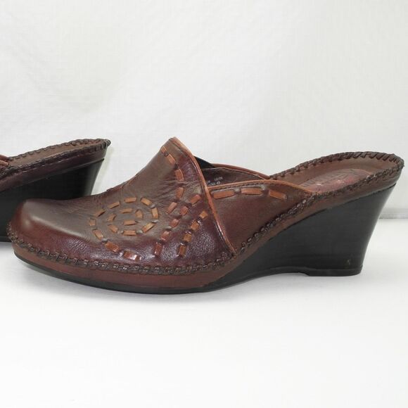 Clarks Artisan Brown Leather Wedge Mules Decorative Stitching - Women's Size 8.5 - Picture 4 of 9
